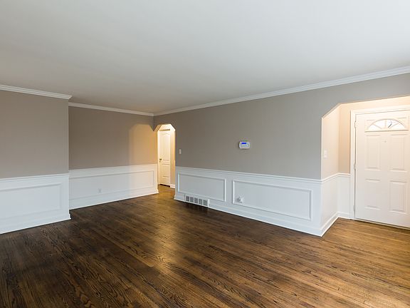 5th image of 465 Hirsch Ave