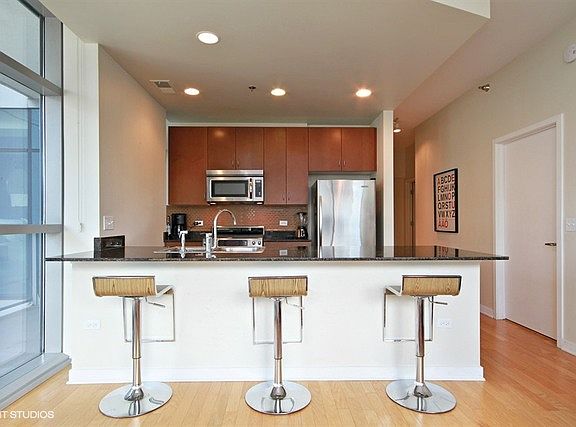 5th image of 303 W Ohio St #1606