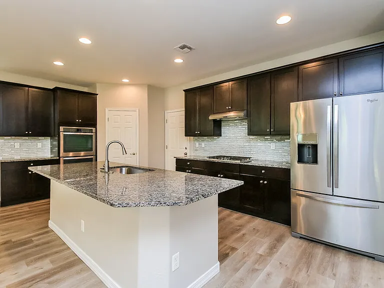 5637 E Alder Ave — Photo 8
