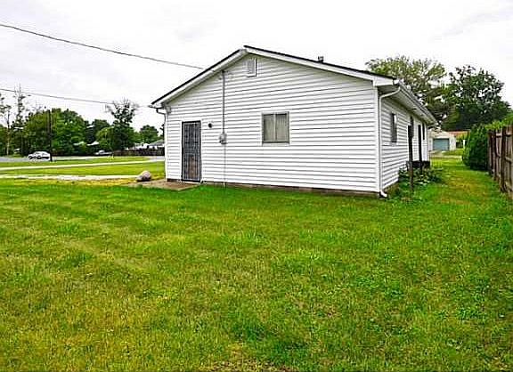 4th image of 2760 Villa Ave