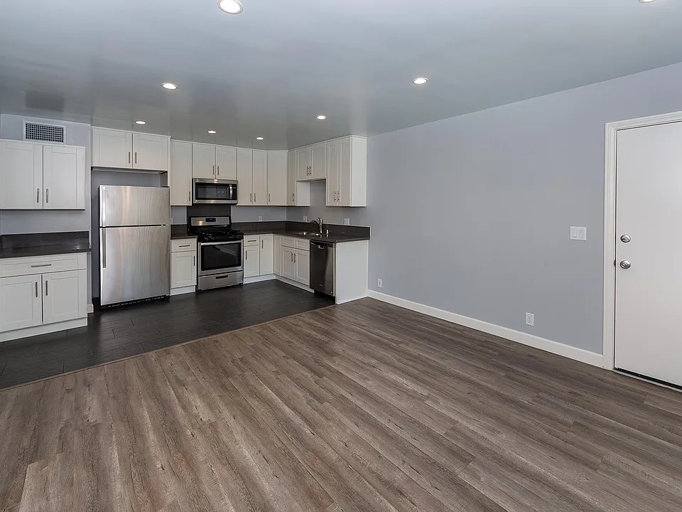 905 E Garfield Ave #14
