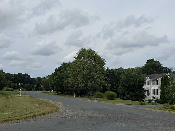 4th image of 107 E Goldfinch Ln