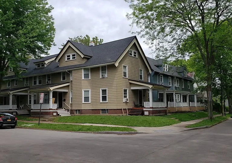 1004 Harvard St — Photo 2