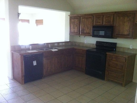 10108 Colony - Kitchen 3