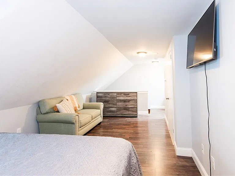 88 Kay St — Photo 32