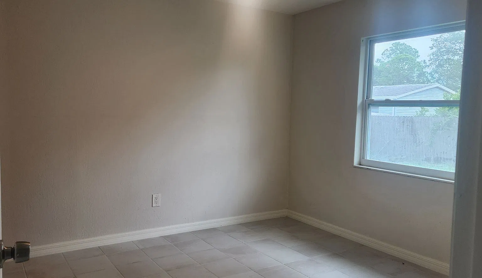 2 bedroom 1 bath — Photo 3