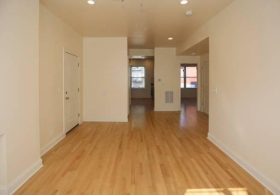 4th image of 1010 W Sunnyside Ave