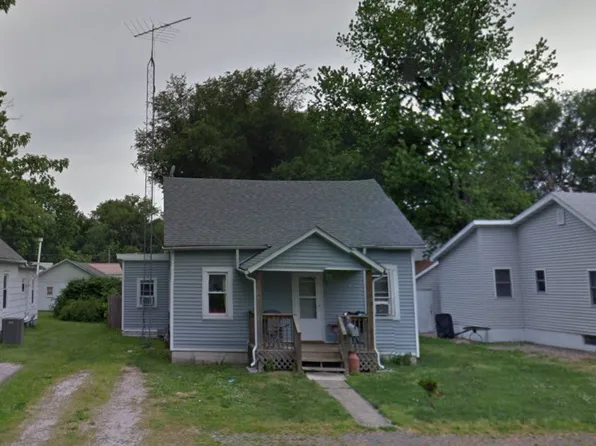 311 Clark St, Pana, IL 62557