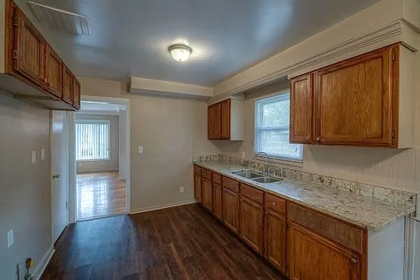 21740 Parklawn St — Photo 4