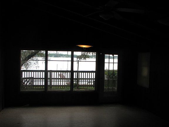 4th image of 2594 Lakeview Cres
