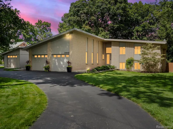24642 Riverwood Dr, Franklin, MI 48025