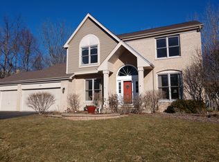 295 Stonegate Rd, Algonquin, IL 60102