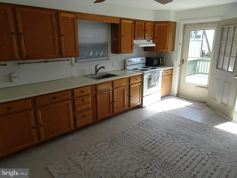 213 E 2nd St — Photo 15
