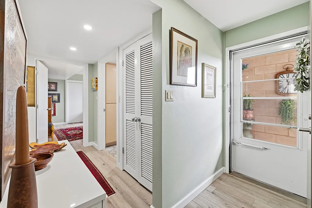 2 bed, 2.0 bath, 1572 sqft, $2,500 — Photo 3