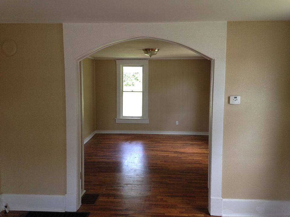 2nd image of 1023 Commercial St
