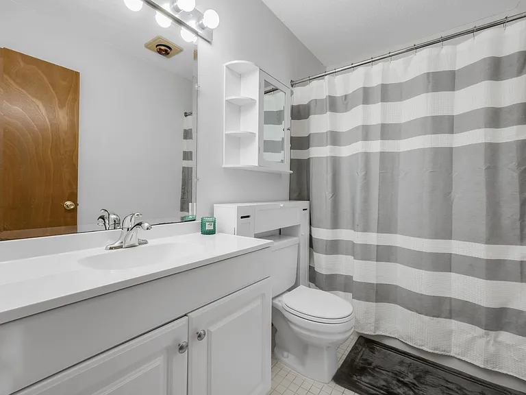 1301 Twin Circle Dr — Photo 10