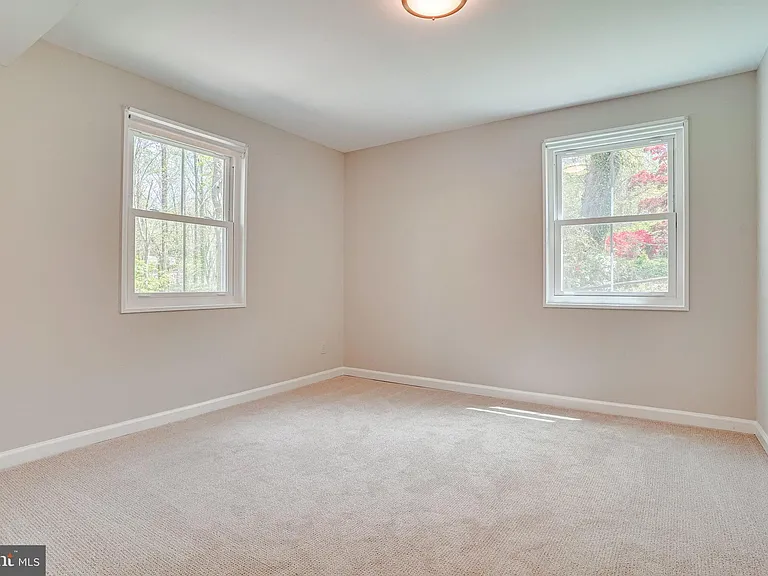 7430 Hastings St — Photo 49