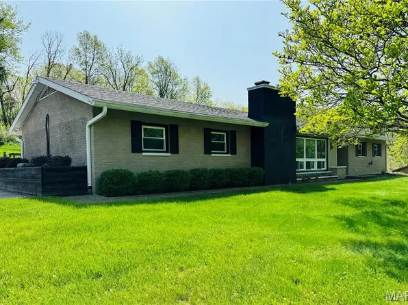 2 El Rancho Dr, Hannibal, MO 63401