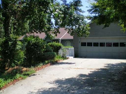 2nd image of 1230 Hollytree Ln