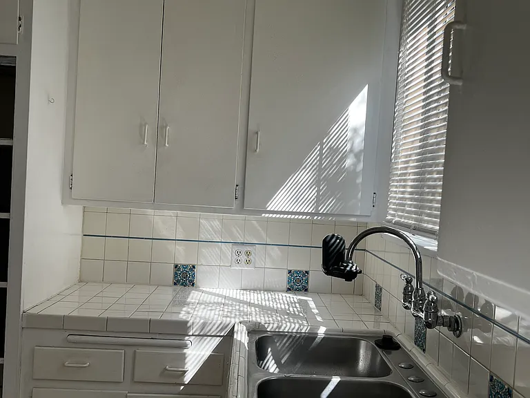 1541 Veteran Ave #2 — Photo 5