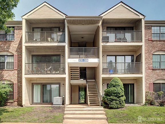 2nd image of 380 Lancaster Ct