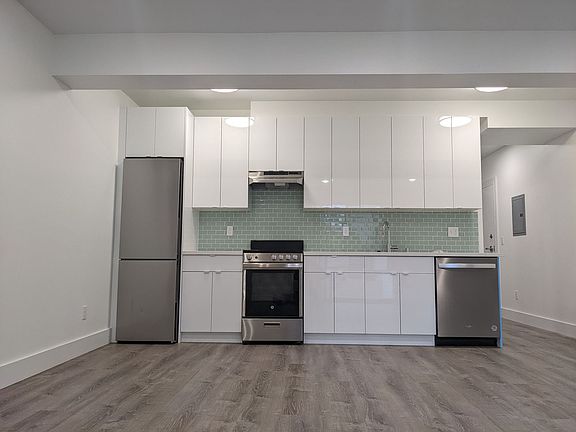 2nd image of 2635 Sacramento St