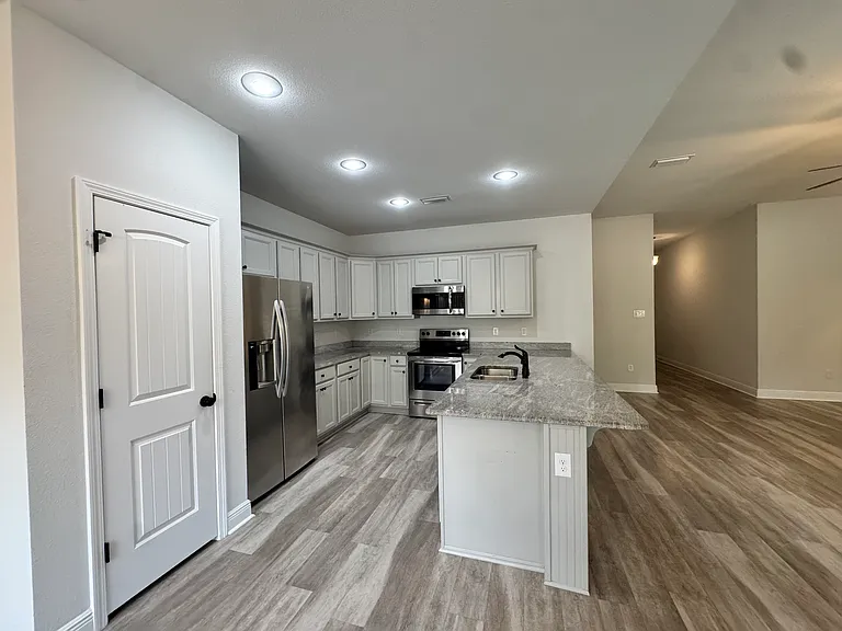 5723 Maggie Rose Cir — Photo 3