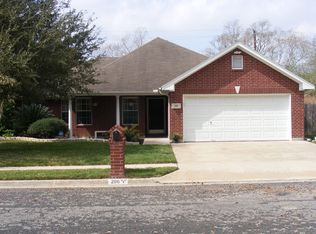 206 Williamsburg Ave, Victoria, TX 77904