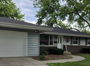 811 N Glenwood Pl, Aurora, IL 60506