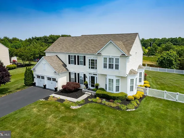 204 Smallwood Dr, Mickleton, NJ 08056