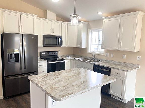2nd image of 505 Magnolia Ln