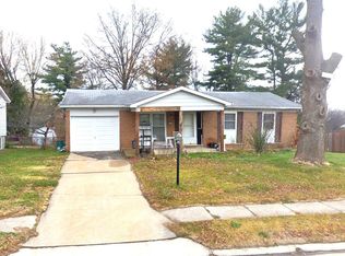 1104 Camelot Ln, Godfrey, IL 62035