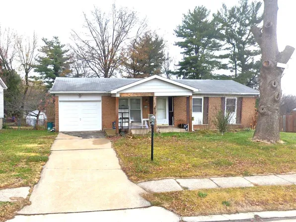 1104 Camelot Ln, Godfrey, IL 62035