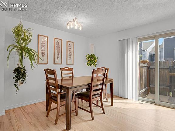 5th image of 906 London Green Way