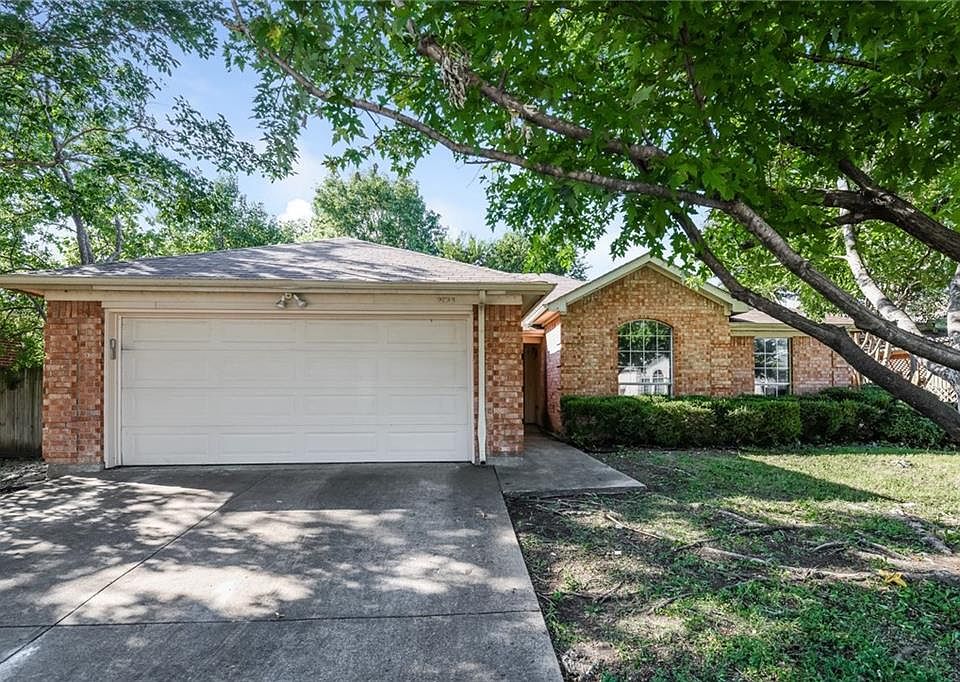 1st image of 2723 Red Oak Dr