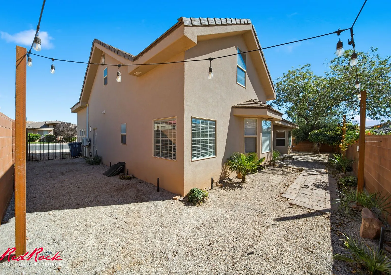 Pet Friendly 4 Bedroom Home! — Photo 4
