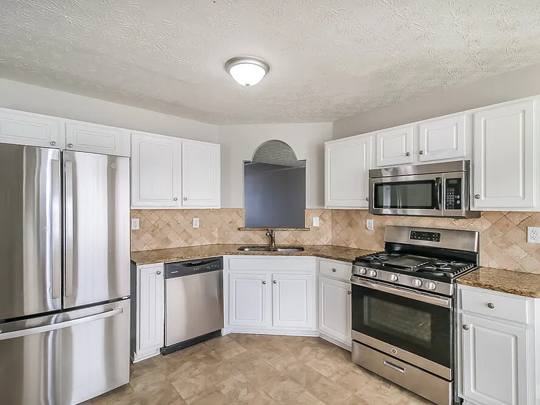 650 Compton Ln — Photo 10