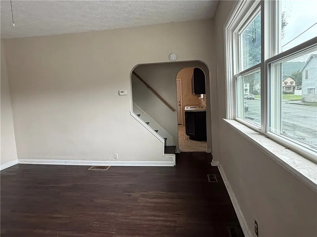 2 bed, $1,000 — Photo 3