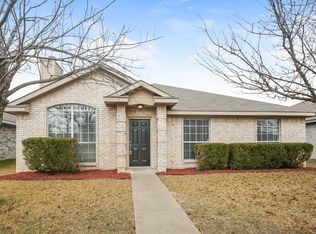 935 Crestwood Dr, Cedar Hill, TX 75104
