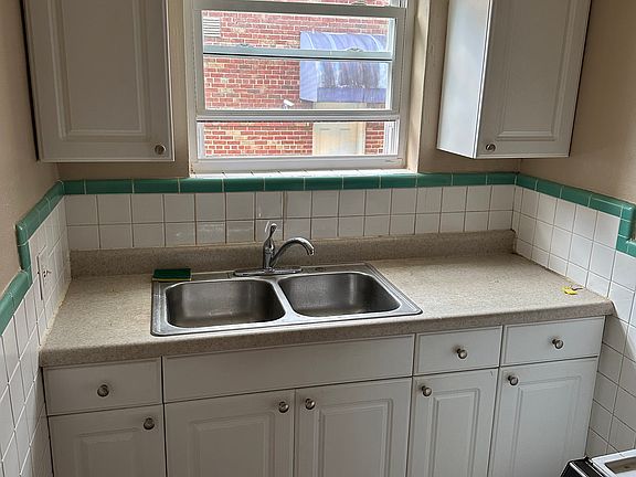 4th image of 3951 Jamieson Ave #1W