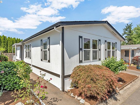 3rd image of 21100 NE Sandy Blvd Unit 6