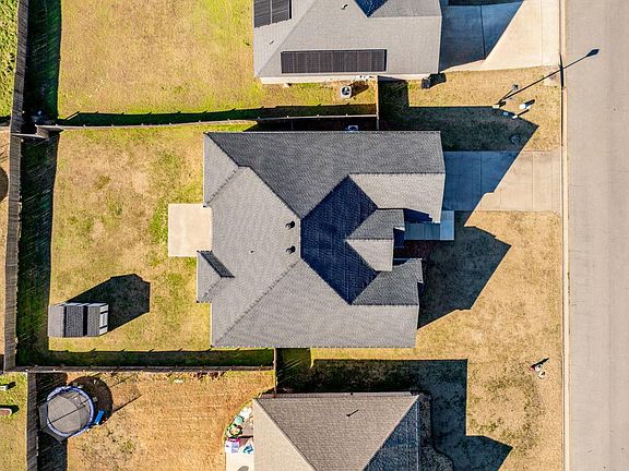 4th image of 14 Clover Ridge Dr