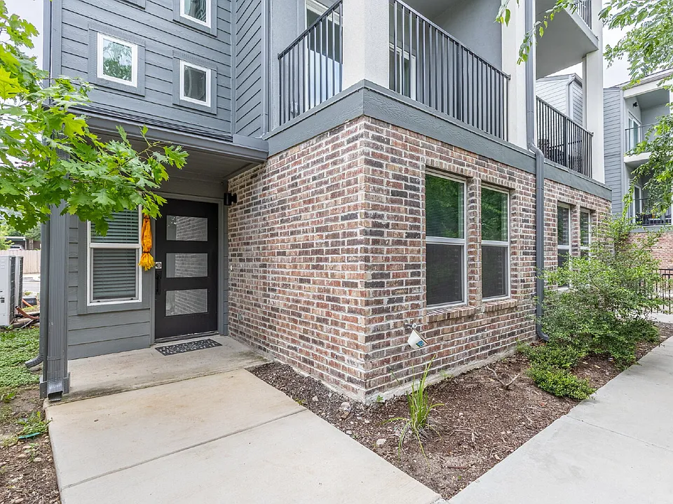 411 Ira Ave #2102
