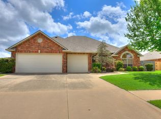 2100 SW 33rd St, Moore, OK 73170