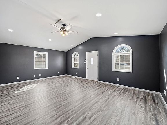 2nd image of 211 Hackett St