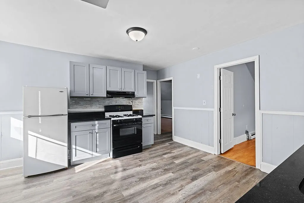 2 bed, 850 sqft, $1,600 — Photo 1