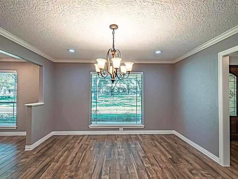 17615 Swansbury Dr — Photo 8