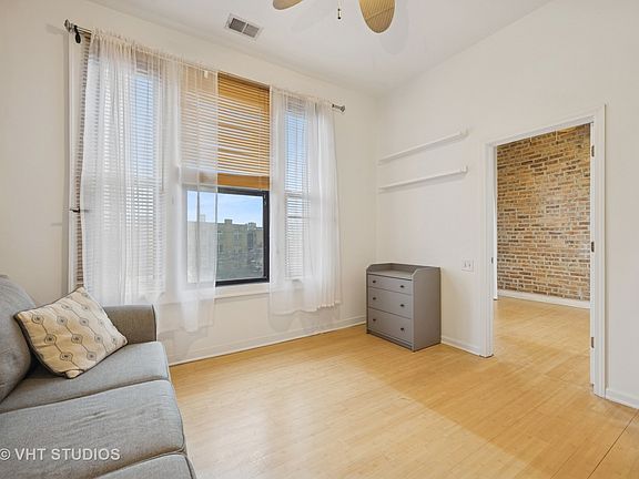 3rd image of 1423 N Ashland Ave APT 301