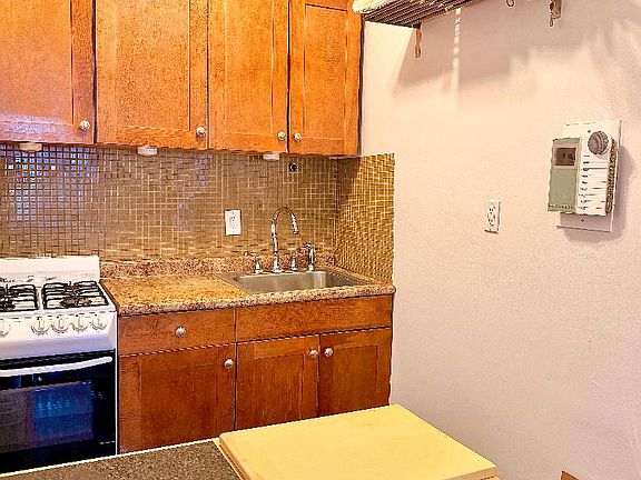3rd image of 155 W 76th St APT 4B