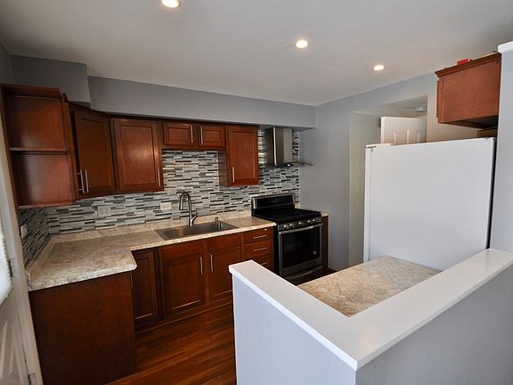 5th image of 1226 N Boxwood Dr #B